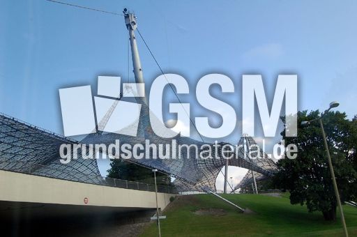 Brücke zum Olympiapark.JPG